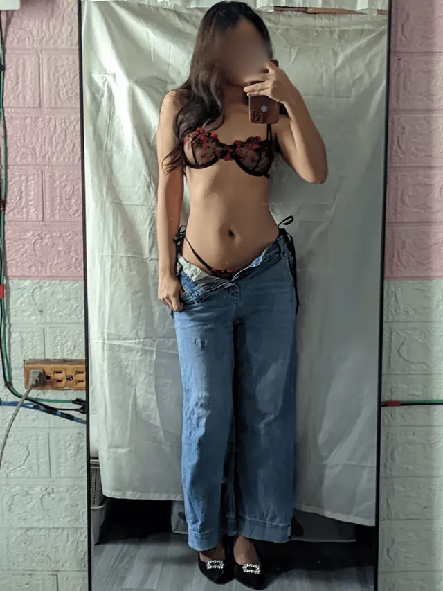 dessert is served [f]