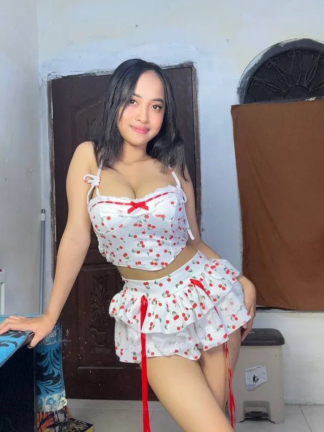 2006 Thai slut, built for cum target practice