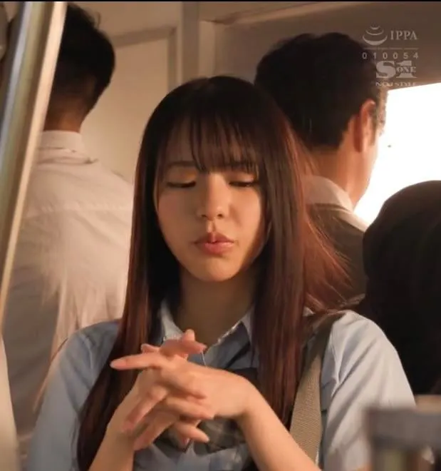 She is too much pretty for porn🥺