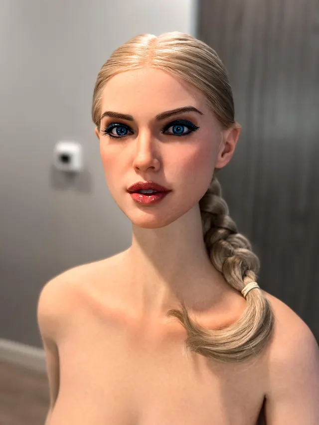 She’s here! This is Elsa, my new Fanreal 170cm