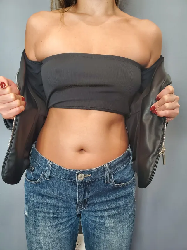 Mirror selfie in my favorite fit