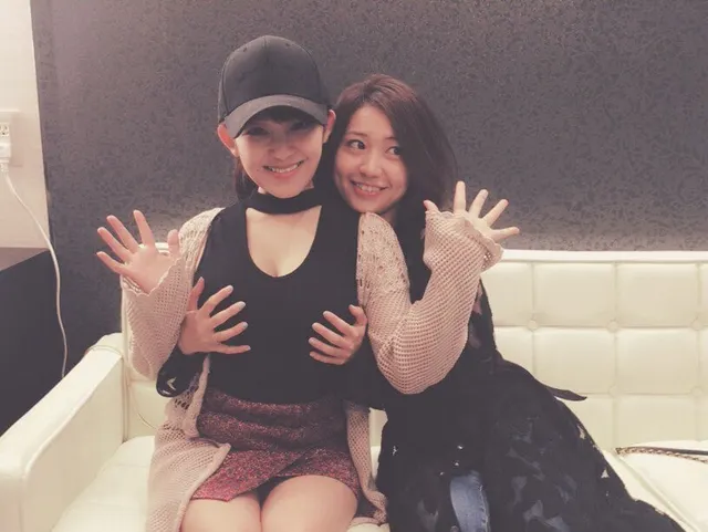 Jun Being Groped by Yuko Oshima (大島優子)