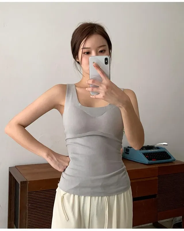 Park Ji-soo in Gray, Casual vs Sexy