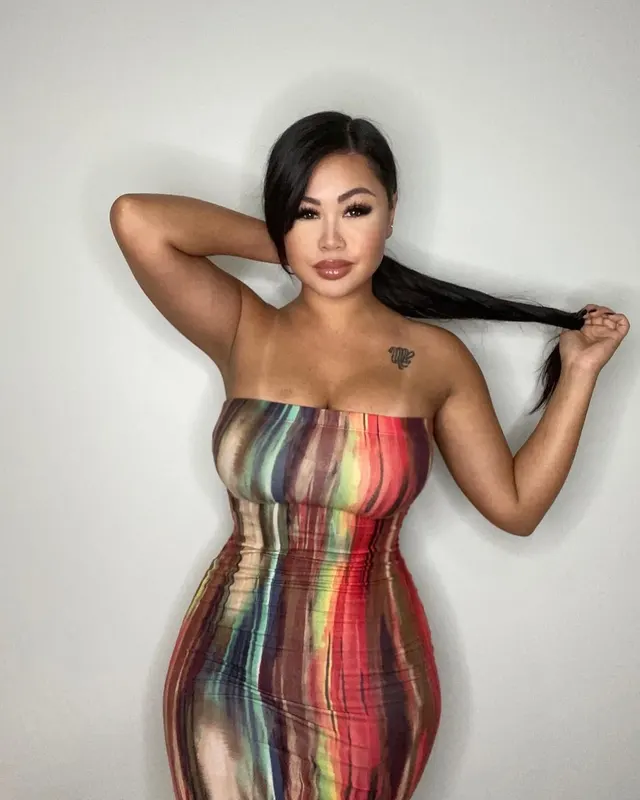 I’m half Korean, swipe to see me naked 🙈 and give me some ♥️😘