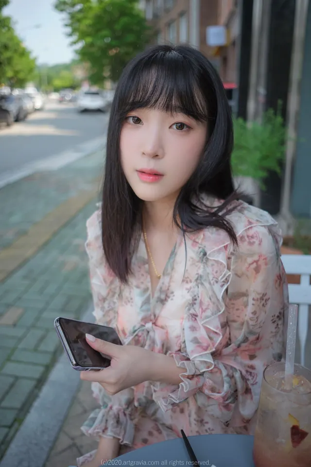 강인경 Kang In-kyung - 2020(Month and Day Unknown) - Floral Pattern Blouse