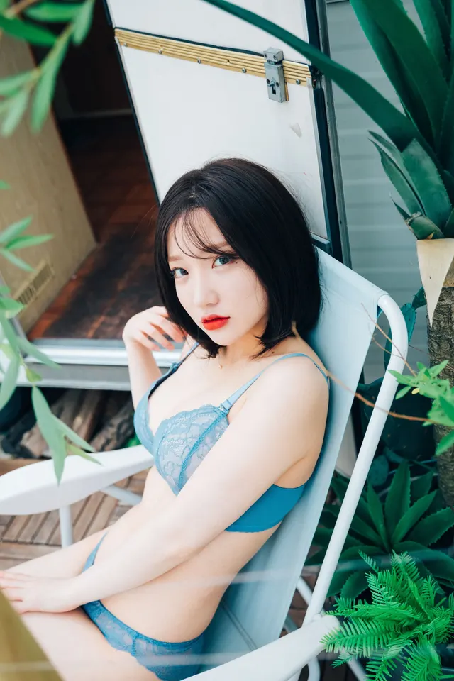 손예읂 Son Ye-Eun - 211107 - Blue Lingerie