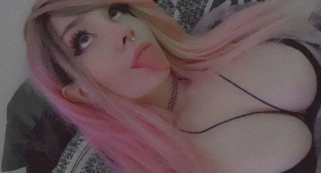 Feel me up while you fuck me hard 💕