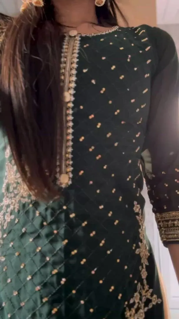 My family & friends have no idea I’ve been wearing absolutely nothing under my Lehenga during Eid, had to sneak away and show you 😳