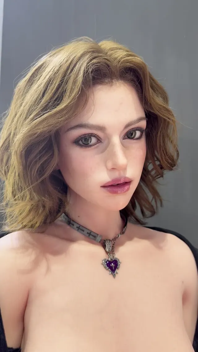 Does anyone here own Isabella from Top-cy?