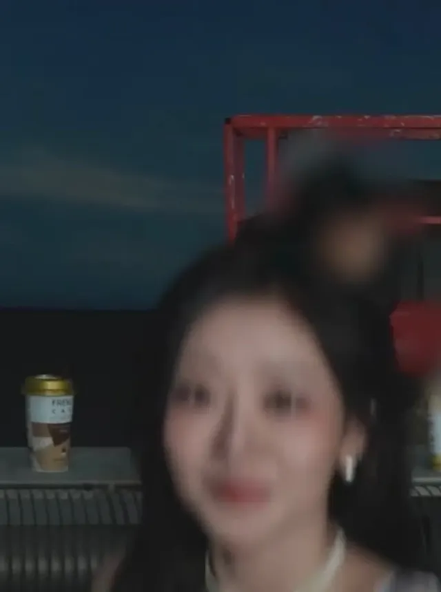 KISS OF LIFE - Julie