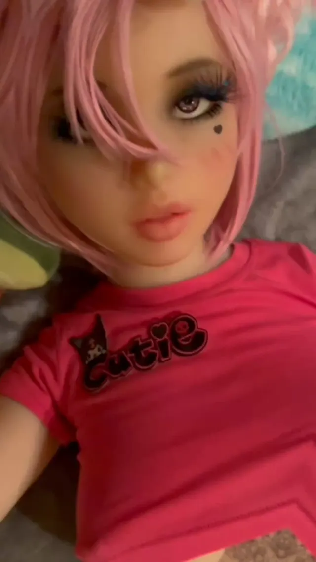 Who fuck his doll like this ??? 😅