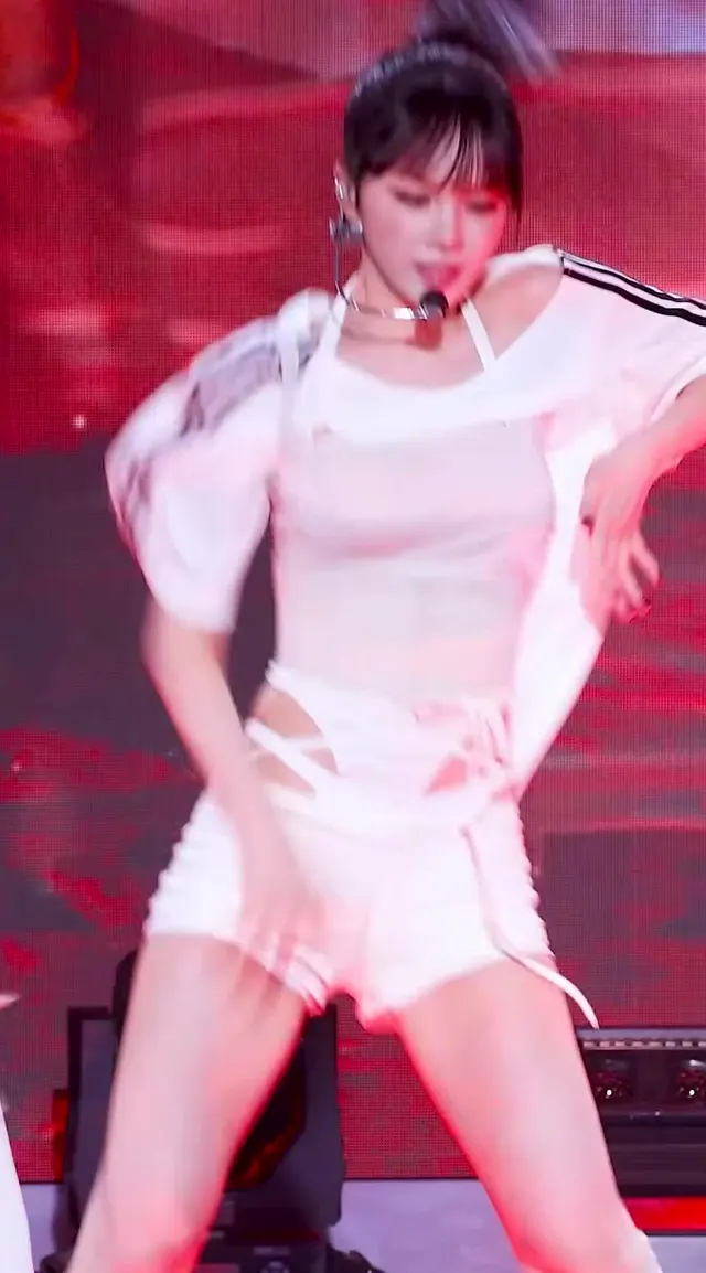 LE SSERAFIM - Chaewon